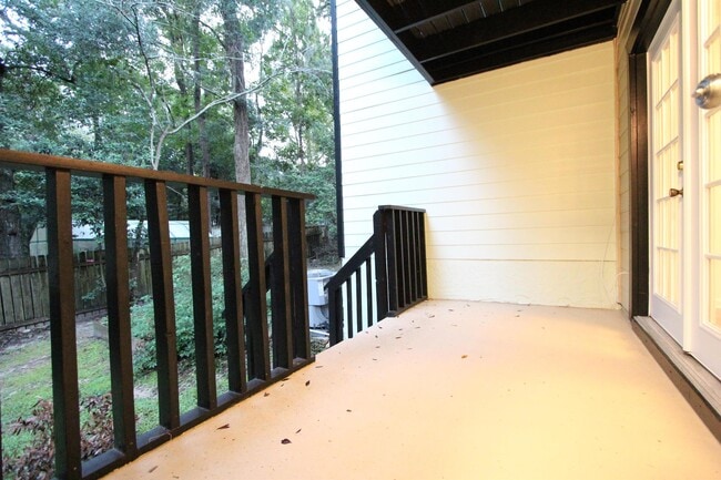 Building Photo - 617 N Magnolia Dr
