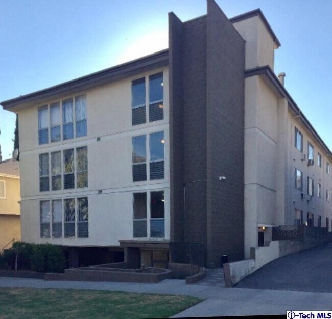 Building Photo - 1833 Normandie Ave