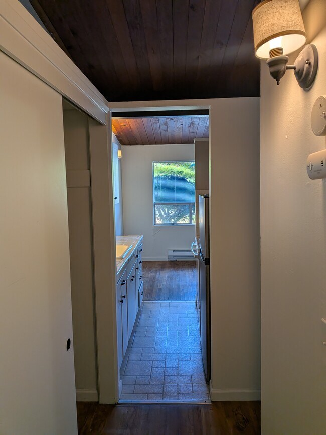 Building Photo - 1495