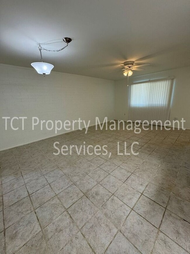 Building Photo - Sun City Home on Large Cul-de-sac lot