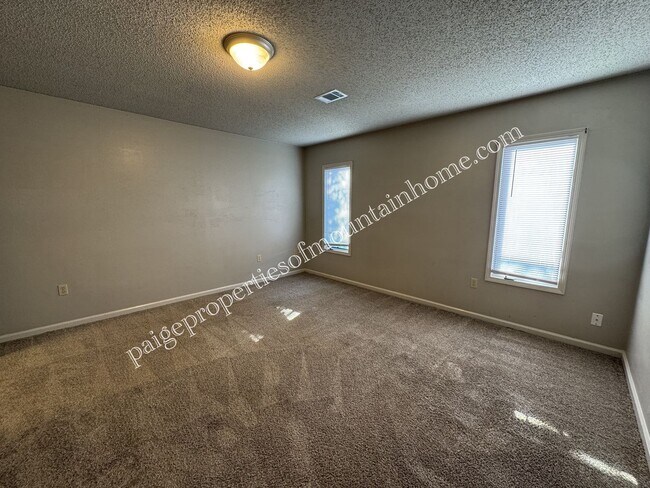 Building Photo - 605 Cooper Estates Dr