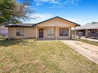 Building Photo - "Charming 3-Bedroom Retreat with 2 Baths in Mercedes - Spacious 1,519 Sq Ft!"