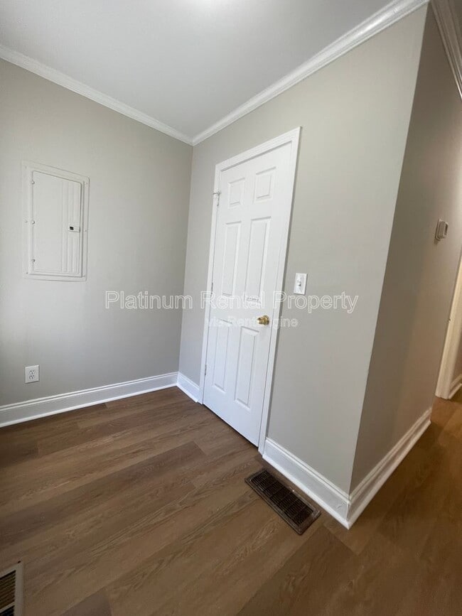 Building Photo - 1135 Coleman St SW