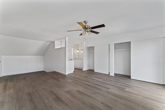 Building Photo - "Experience Luxurious Living: Spacious 4-B...