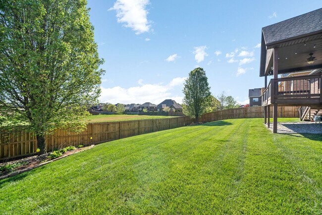 Building Photo - Three Bedroom with Bonus on Exit 8!