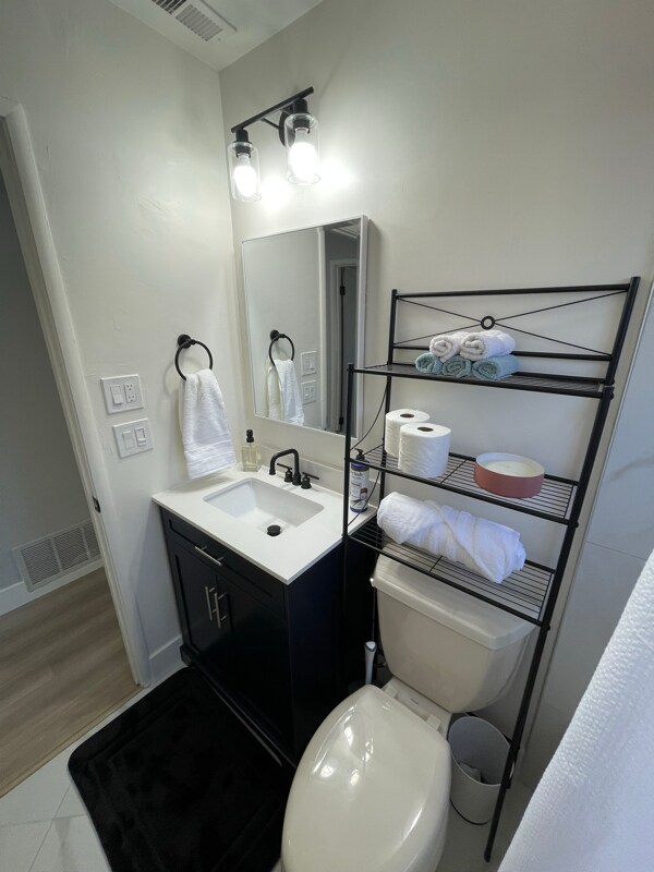 Building Photo - 2409 Glenfaire Dr