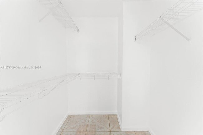 Building Photo - 4657 SW Leeward St