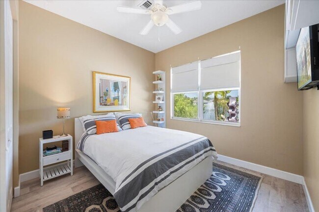 Building Photo - 8152 Butler Greenwood Dr