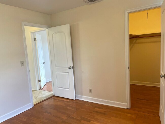 Building Photo - Easy Living in Palm Beach Gardens—Minutes ...