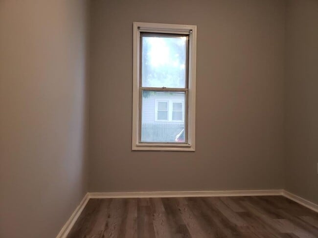 Building Photo - Newly Renovated 4 Bedroom, 1 Bath! Ready for Move-In!!!!