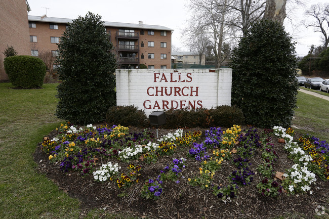 Building Photo - Falls Church Gardens