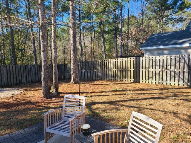 Building Photo - 3 Bedroom, 2 bath home located in The Land...