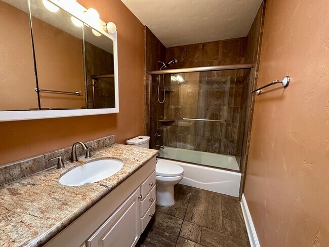 Building Photo - 565 Eden Ct