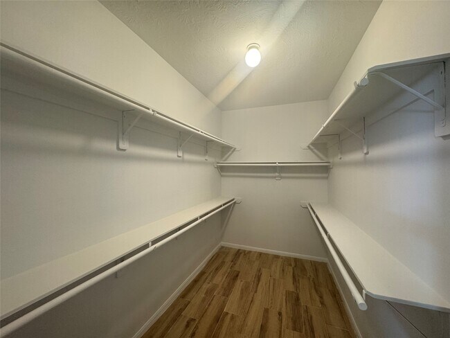 Building Photo - 8107 Gran Villa Dr