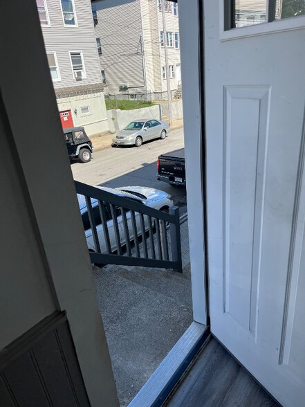 Building Photo - 42 Kilburn St