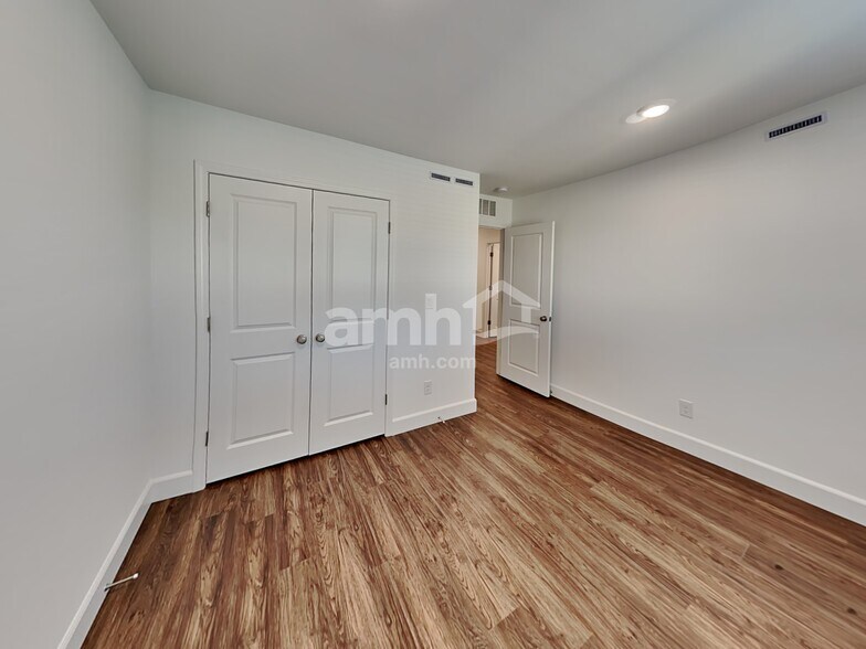 Building Photo - 10020 Spire St