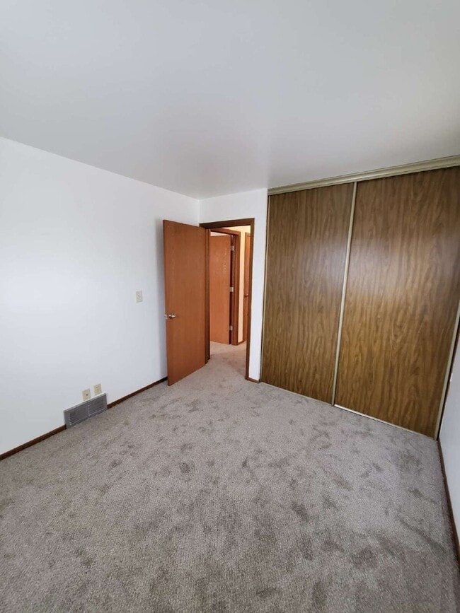 Building Photo - 1112 S 62nd St