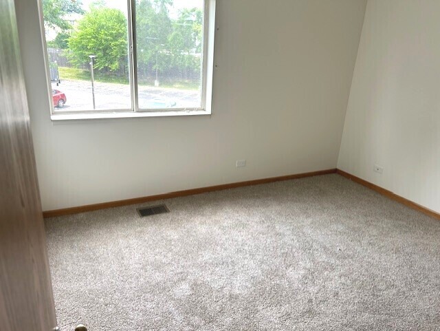 Building Photo - 727 Elm Ln