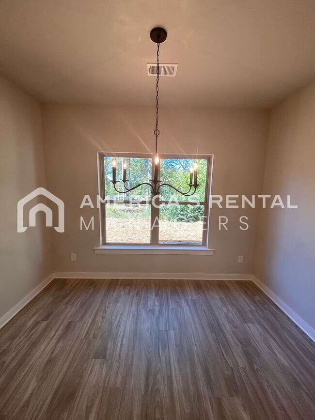 Building Photo - 4 Bedroom, 2 Bathroom Home for Rent in Weaver AL... Available to View with 48 Hour Notice!!!