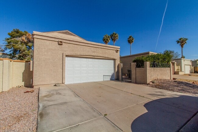 Building Photo - North East Mesa 3 bed 2.5 bath - Beautiful Interior Remodel!! AVAILABLE NOW!