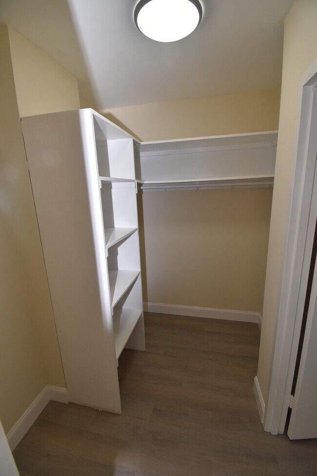 Building Photo - River Place #710-E