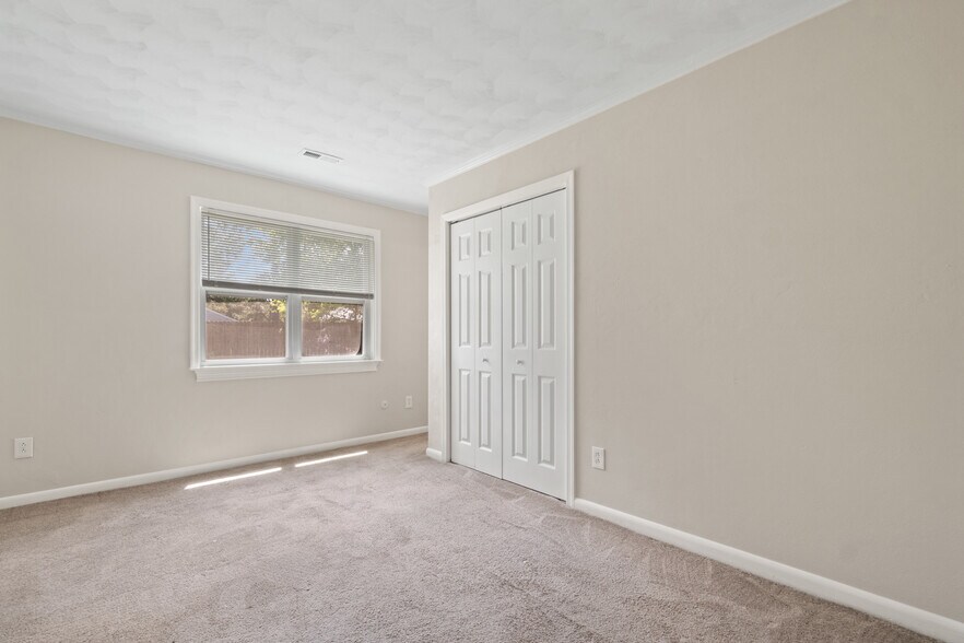 Building Photo - 3305 Portobello Ct