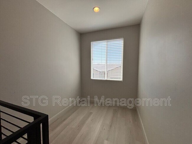 Building Photo - 840 Twin Lakes Dr