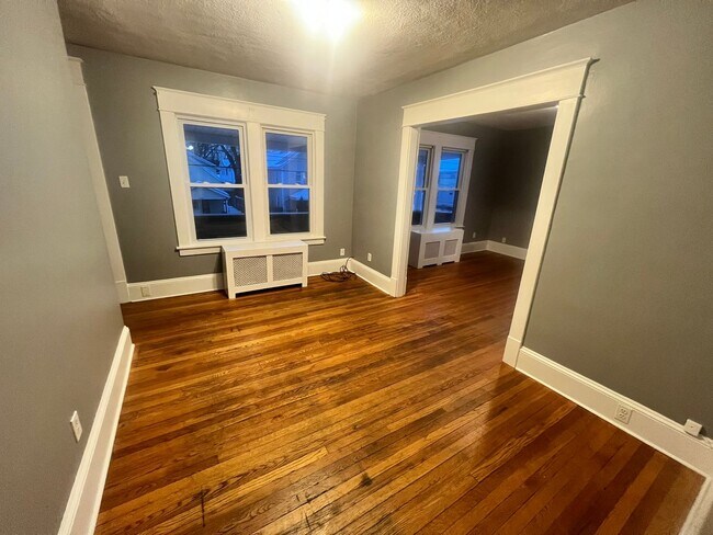 Building Photo - 30 Beverly St