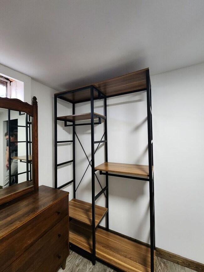 Building Photo - Beautiful and Spacious 3BR 2BA Home w/ Remodeled Kitchen • Patio & Fenced Yard in St. Matthews