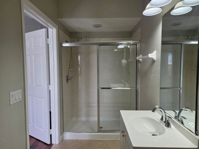 Building Photo - Three Bedroom Townhouse at Vista Cay in Orlando