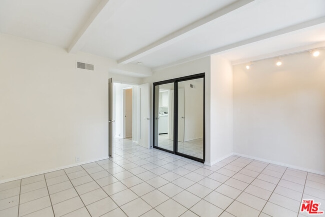 Building Photo - 23020 Wrencrest Dr