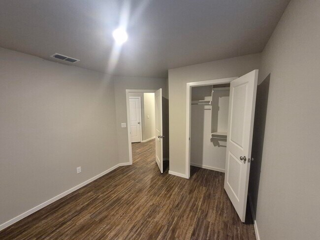 Building Photo - 2109 N Jayton Ave
