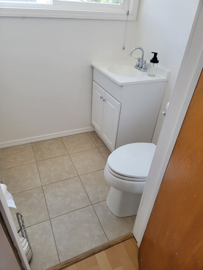 Building Photo - Beautiful 3-Bedroom Home - EV Charger - Pet Friendly