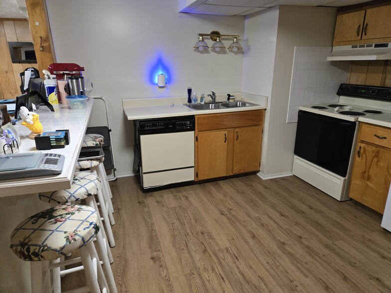 All appliances - 3339 Sanford Dr
