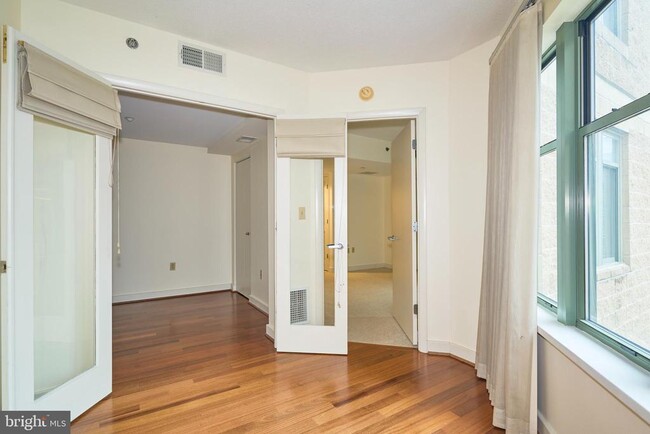 Building Photo - 1150 K St NW