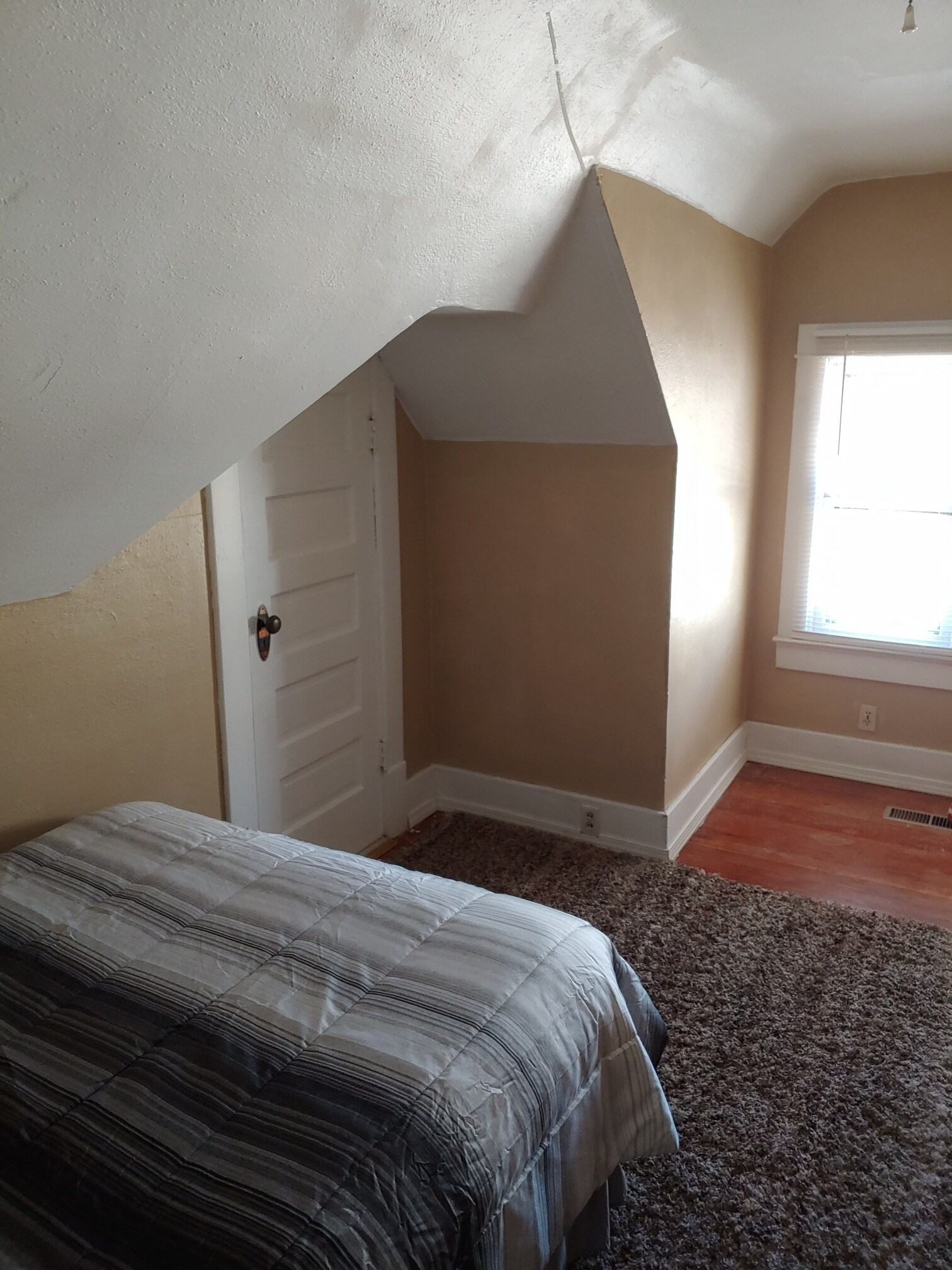 upstairs bedroom #1 - 1146 Howard St