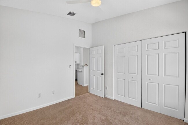 Building Photo - "Charming 2-Bed, 2-Bath Oasis in Riviera Beach – Your Perfect Retreat!"