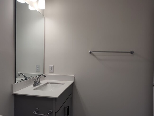 Building Photo - Beautiful Pristine, move-in ready Townhome...