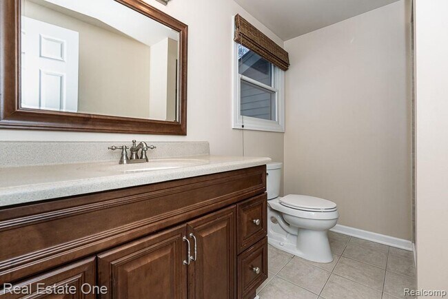 Building Photo - 732 Rutgers Rd