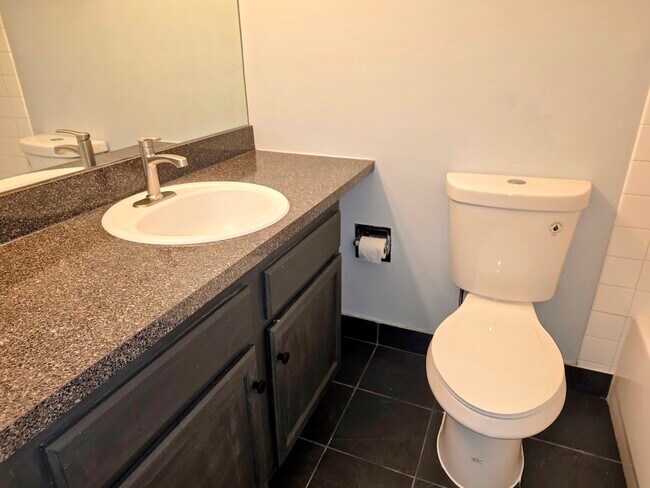 Building Photo - 5950 Oakwood Dr