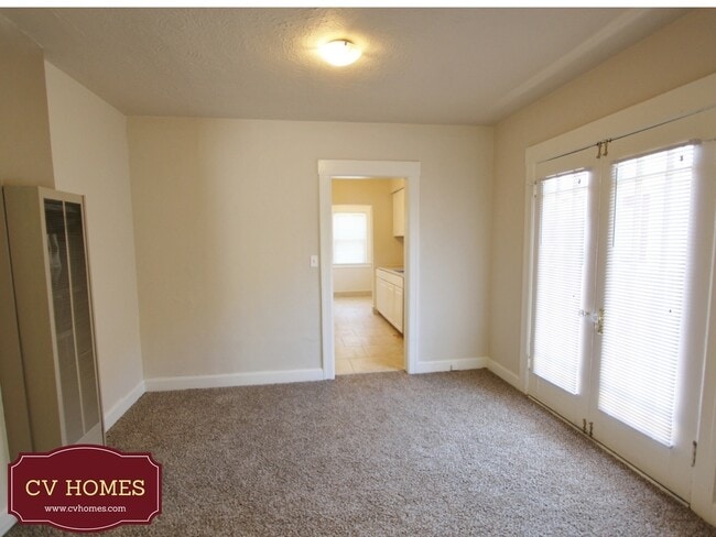 Building Photo - 980 N Broadway St