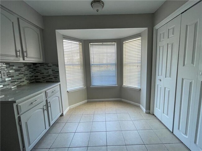 Building Photo - 2125 Fairways Ct