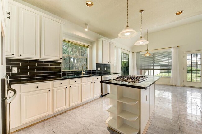 Building Photo - 8803 Memorial Creek Dr