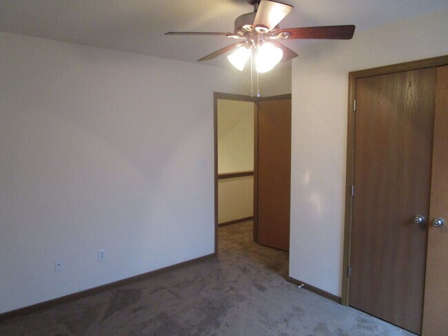 Building Photo - 605-607-607 Glenstone Dr