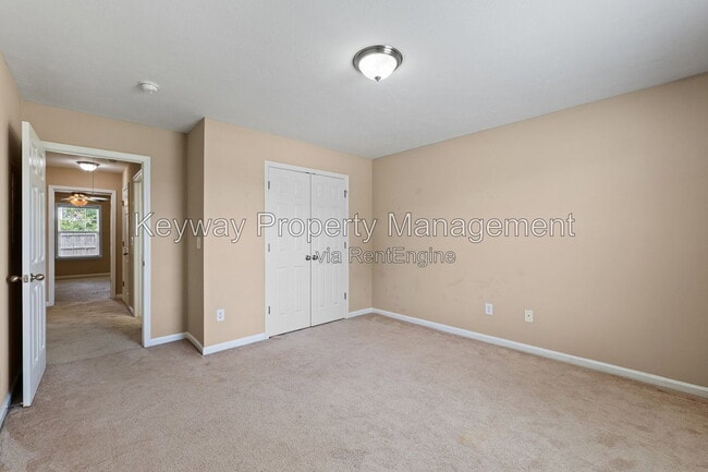 Building Photo - 6107 Village W Ln