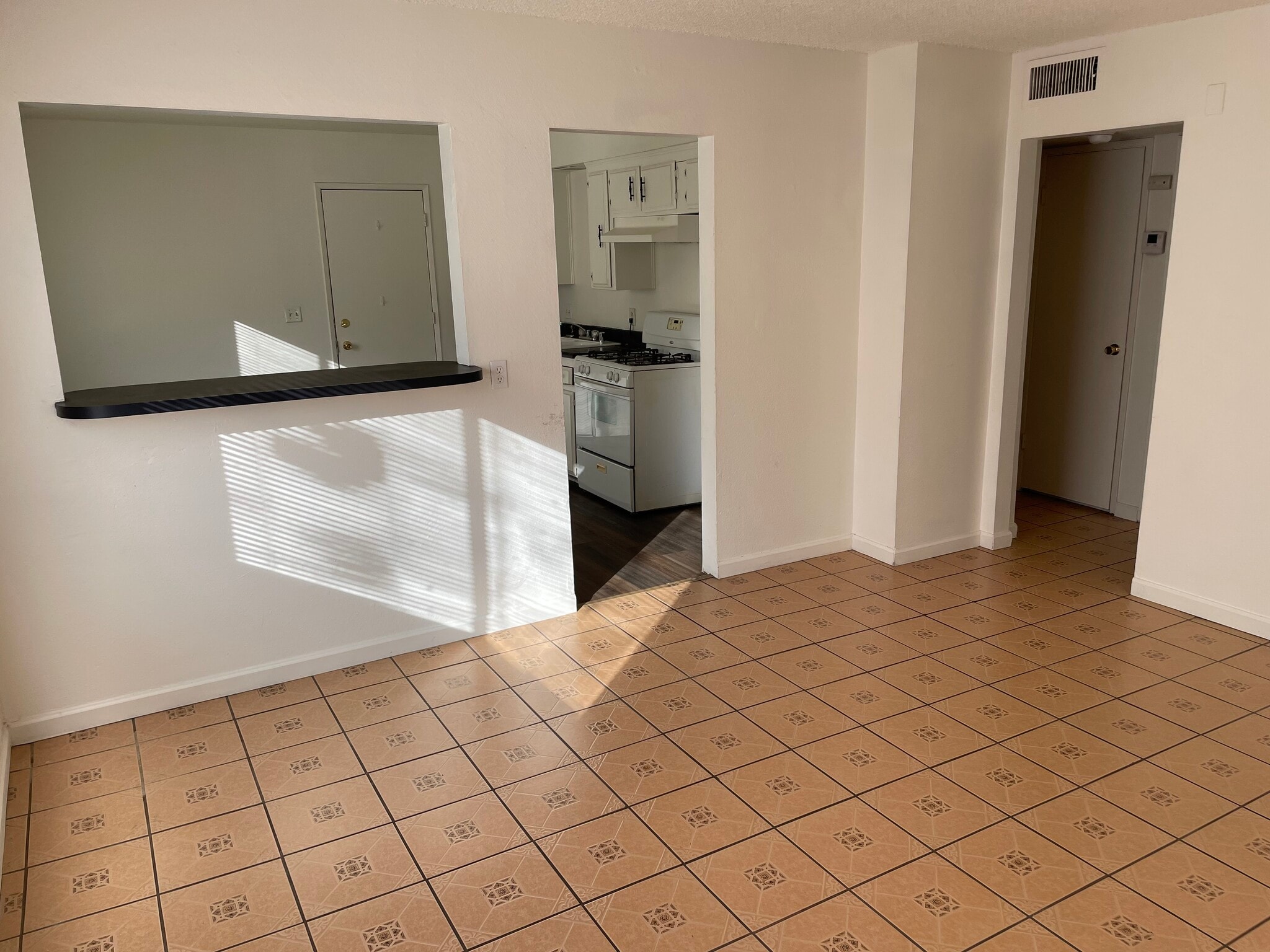 Building Photo - 218 Woodrow Ave