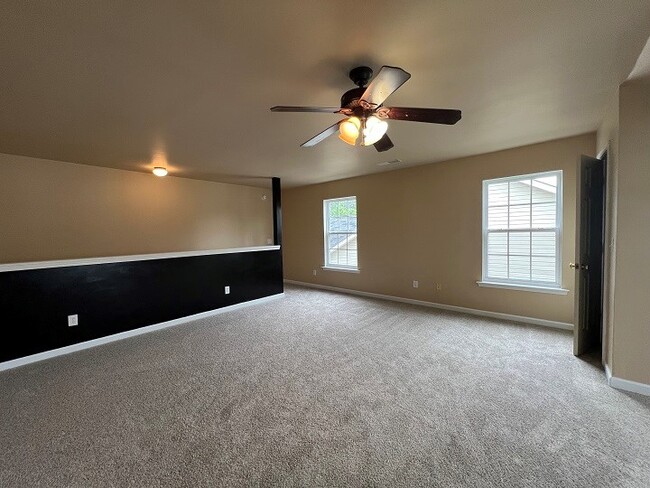 Building Photo - 570 Batty Way