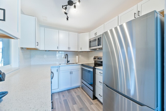 Building Photo - 5840 NE 1st Terrace