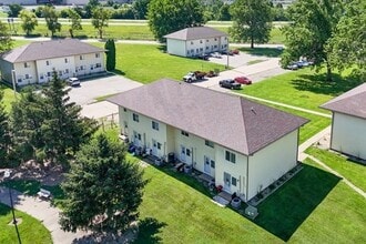 Building Photo - Hawthorne Townhomes