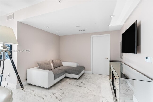 Building Photo - 3951 S Ocean Dr